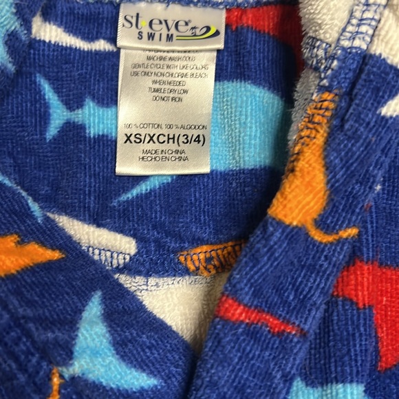 Shark print robe kids size XS 3/4 hood tie waist pool/beach/bath time - Picture 4 of 7